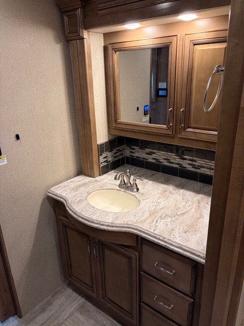 2019 Holiday Rambler Navigator 37R