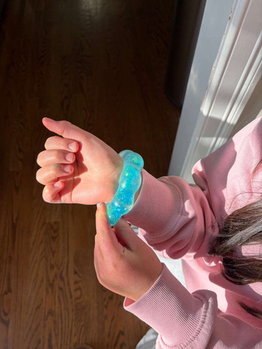 Feelzies Squishy Bracelet: Bubblegum Glow
