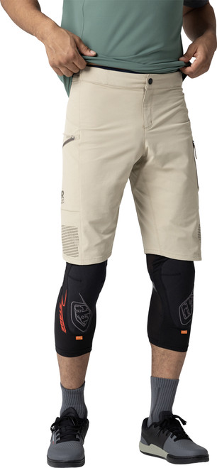 Pro Khaki|Pro kaki|PRI