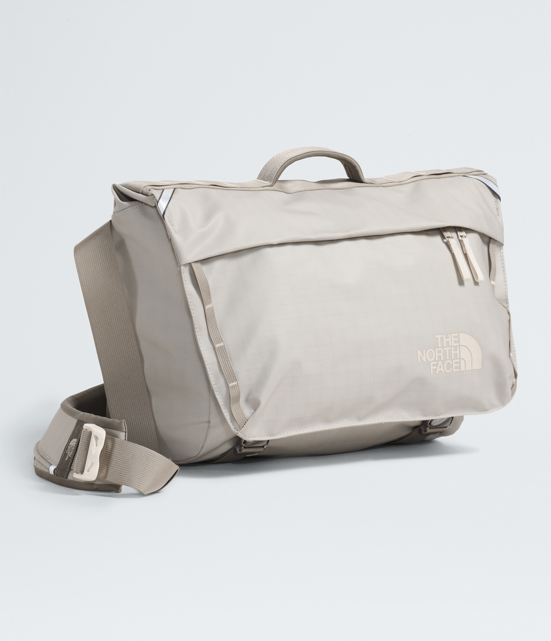 The North Face Base Camp Voyager Messenger Bag - Unisex | MEC