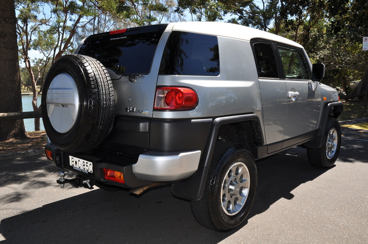 FJ Cruiser Coil Springs Rear 40mm Lift Snake Racing