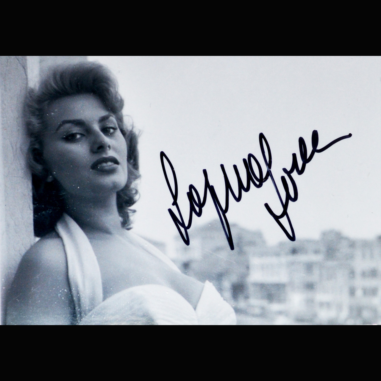 PSA/DNA Certified Sophia Loren Signed 2x3 Photo Autograph