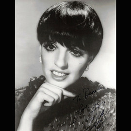 Liza Minnelli SIGNED 8x10 Photo Actress Singer Dancer Cabaret 8X10 B&W photo