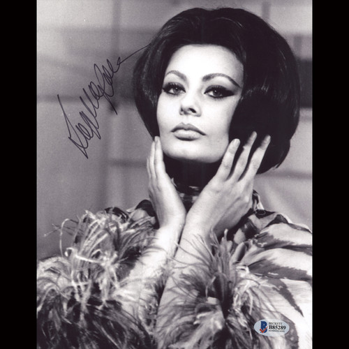 Beckett certified Sophia Loren Hand Signed 8 X10 Photo Authenticated Autograph