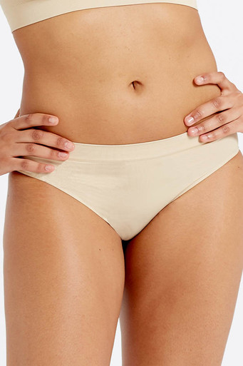 Pretty Polly Women's Eco Wear Seamfree Shorty Panty- Sustainable- hipster  boyshort, Beige (Nude), Small/Medium (US 4-8), 1 Piece at  Women's  Clothing store