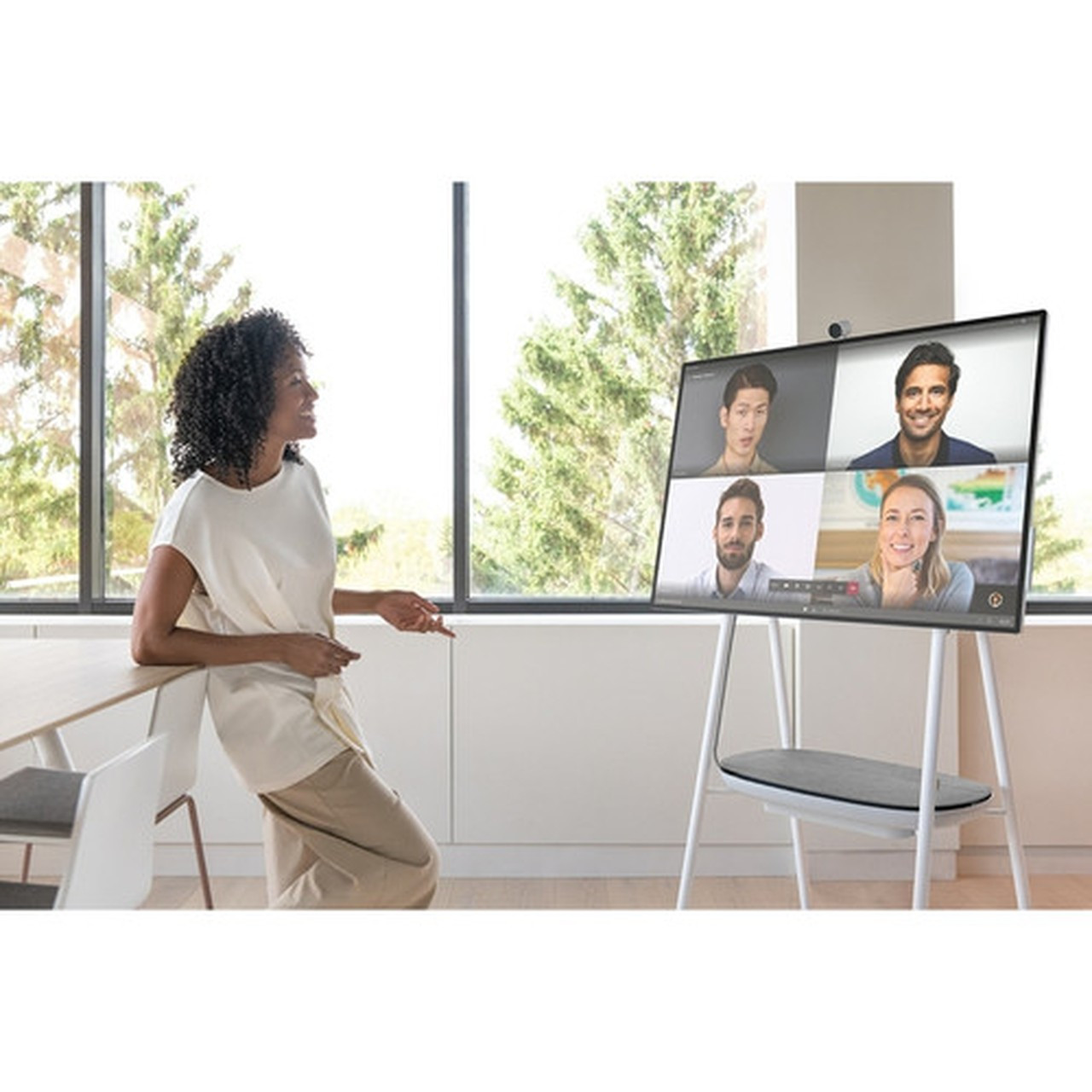 APC by Schneider Electric Smart-UPS Charge Mobile Battery for Microsoft Surface Hub 2 - For Interactive White Board - Battery - Ion CSH2
