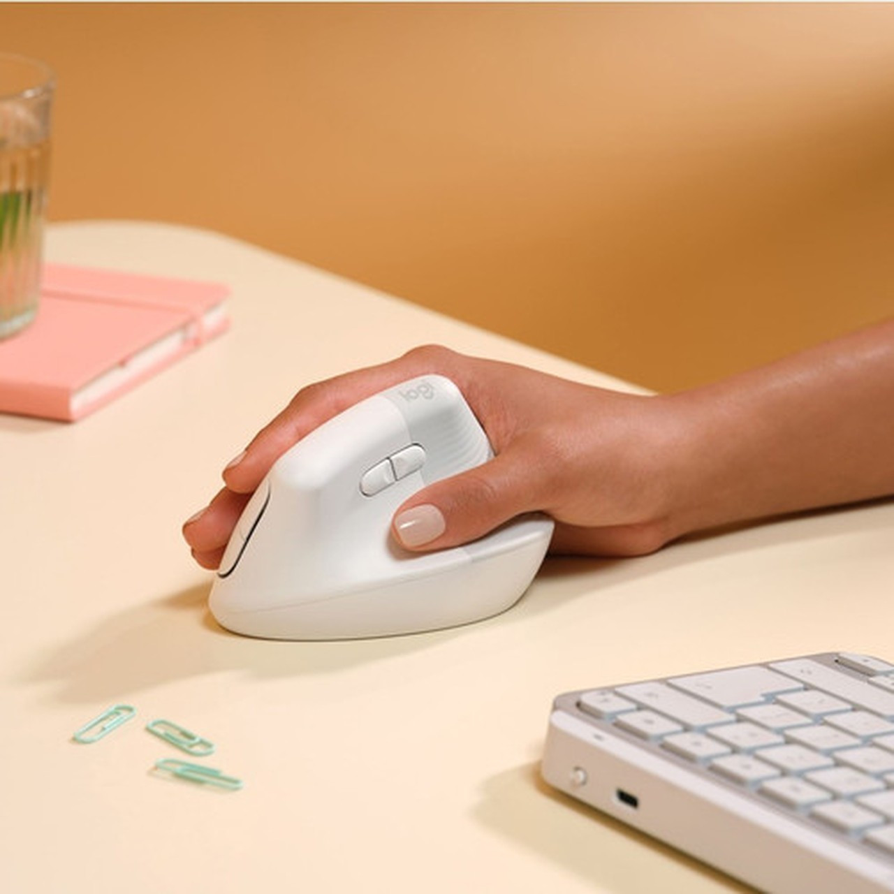Logitech Lift for Mac Off-white - Optical - Bluetooth - Off White - 4000 dpi - 6 Buttons 910-006471