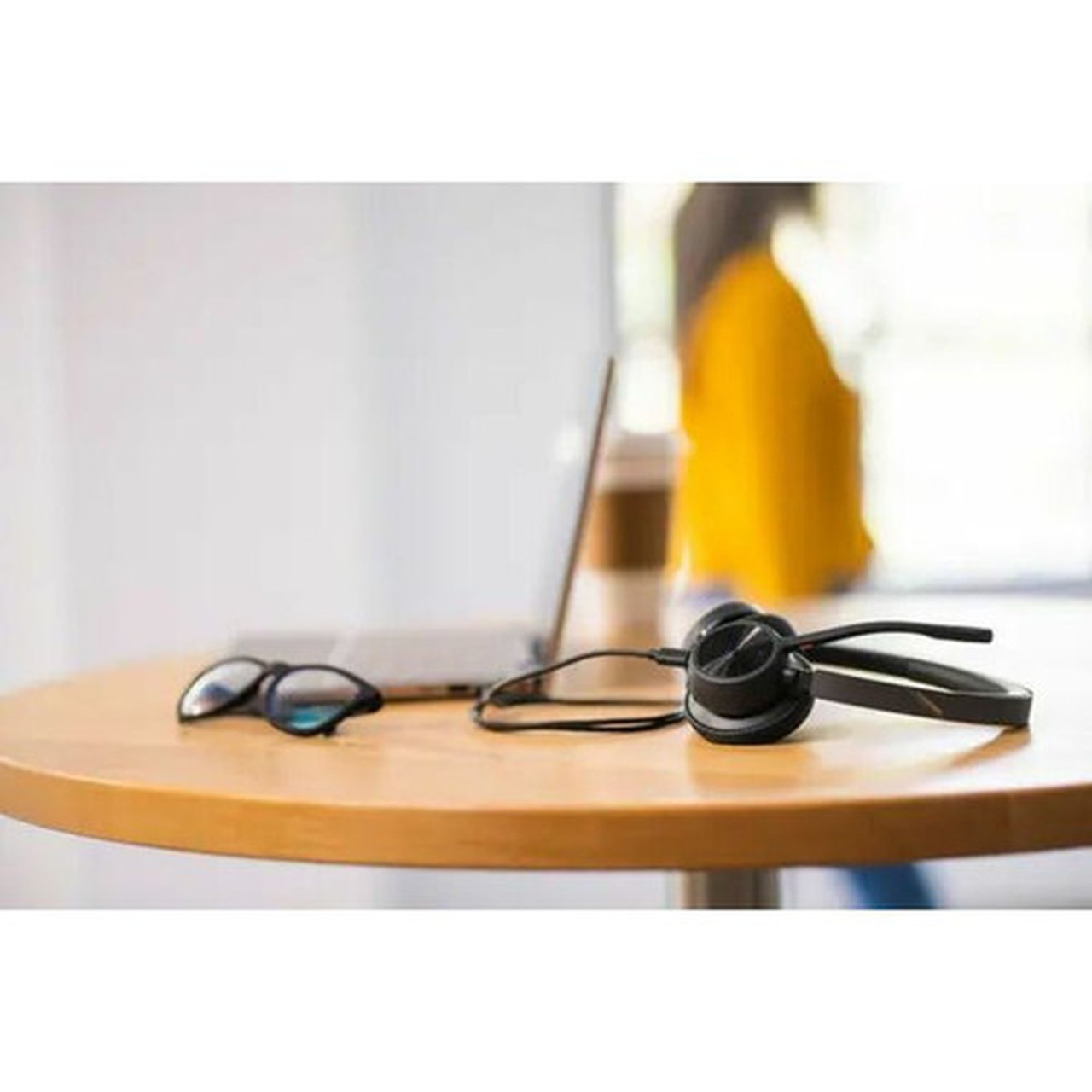 Poly Voyager 4320 USB-C with charge stand Headset - Siri Google Assistant - Stereo - USB Type A USB Type C - WiredWireless - - 164 77Z31AA