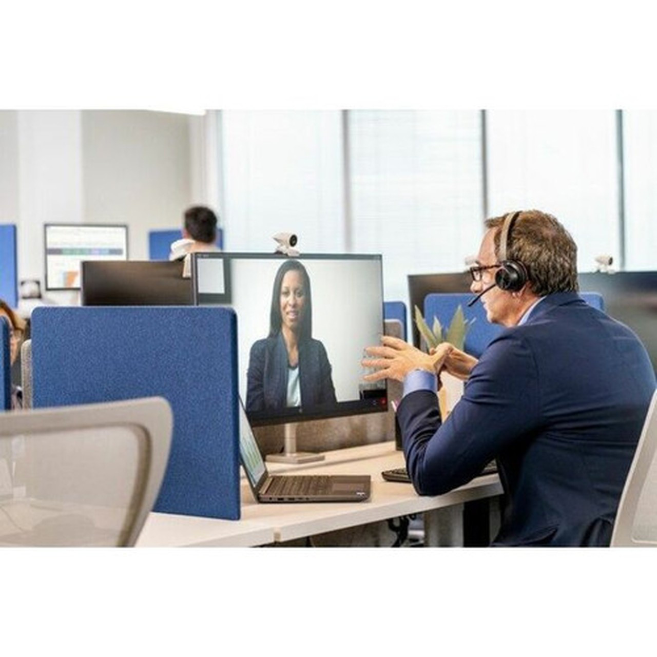 Poly Voyager 4320 USB-C with charge stand Headset - Siri Google Assistant - Stereo - USB Type A USB Type C - WiredWireless - - 164 77Z31AA