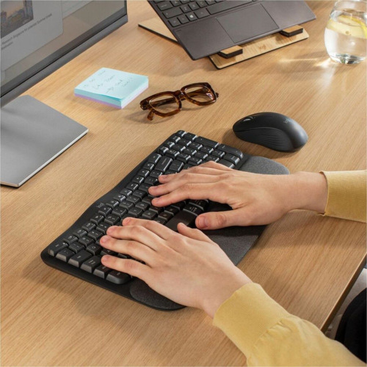Logitech Wave Keys MK670 Keyboard  Mouse - USB Wireless Bluetooth Keyboard - French - Graphite - USB Wireless Bluetooth Mouse - - dpi 920-012517