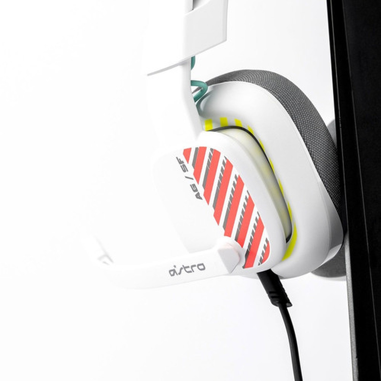 Astro A10 Headset - Stereo - Mini-phone 35mm - Wired - 32 Ohm - 20 Hz - 20 kHz - Over-the-ear - Binaural - Ear-cup - Microphone - 939-002050