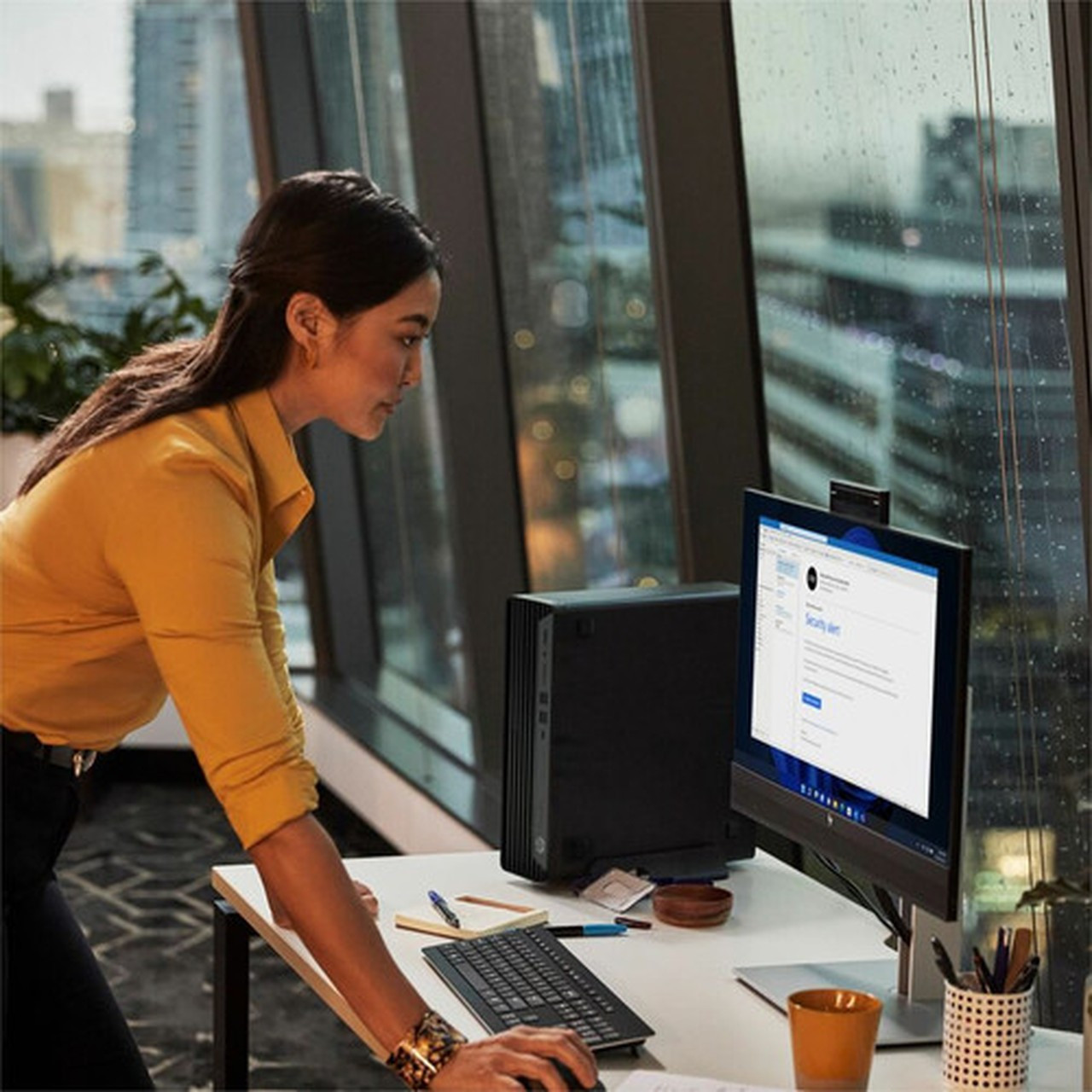 HP Elite 800 G9 Desktop Computer - Intel Core i7 14th Gen i7-14700 - 32 GB - 512 GB SSD - Small Form Factor - Intel Q670 Chip - 11 Pro A12GXUTABA