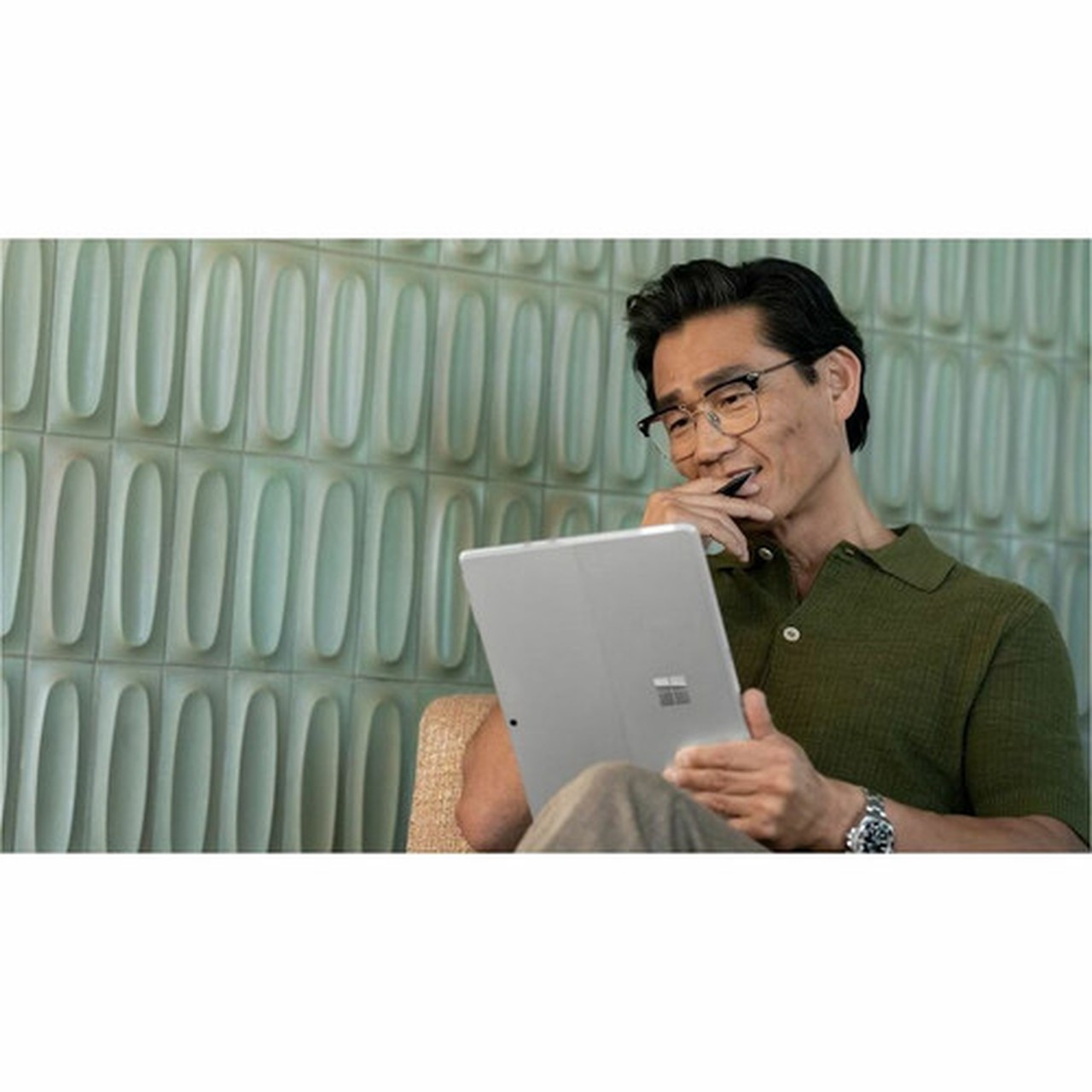 Microsoft Surface Pro 10 Tablet - 13 - vPro Technology - 32 GB - 512 GB SSD - Windows 11 Pro - 5G - Platinum - Core Ultra 7 12 Core EP2-14821
