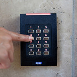 HID iCLASS SE RK40 Smart Card Reader - Contactless - Cable - Black (921NMNTEKMA0CV)