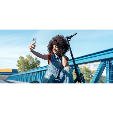 Belkin BoostCharge Magnetic Wireless Power Bank 5K + Stand - For iPhone 13 Pro, iPhone 12 - 5000 mAh - White (BPD004BTWT)