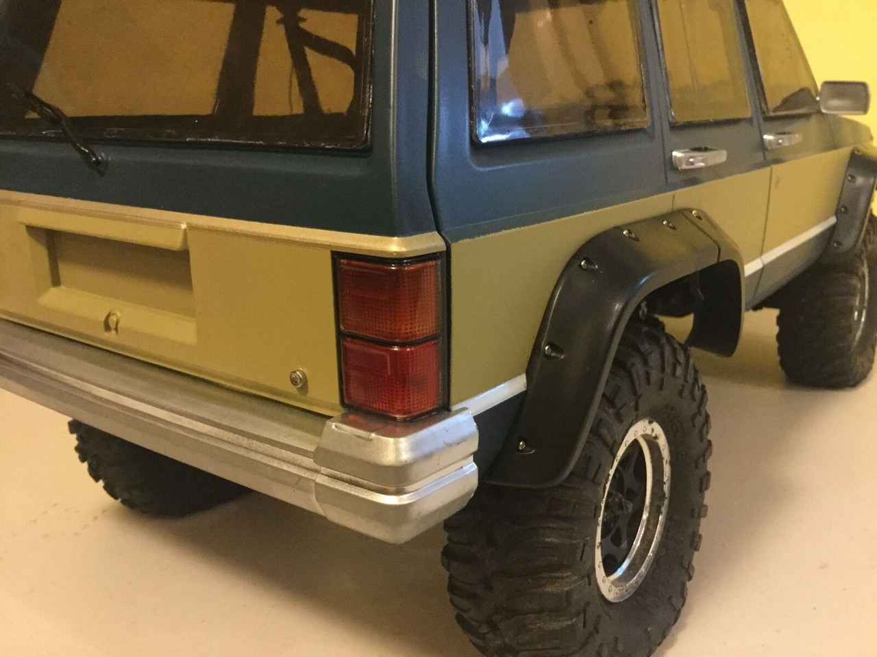 Rubber Fender Flares for 1/10 Cherokee XJ Hard Plastic Body (313 mm)