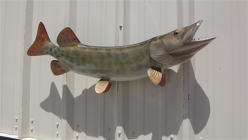 Muskellunge Plastic Fish realistic 3 1/8 inches long - F3439 B89