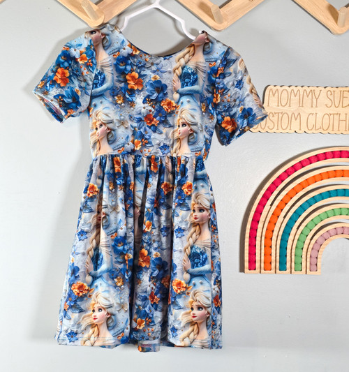 Floral Elsa Tunic size 4 closed back