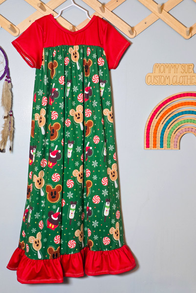 Mouse Xmas Nightgown size 6 full length with ruffle