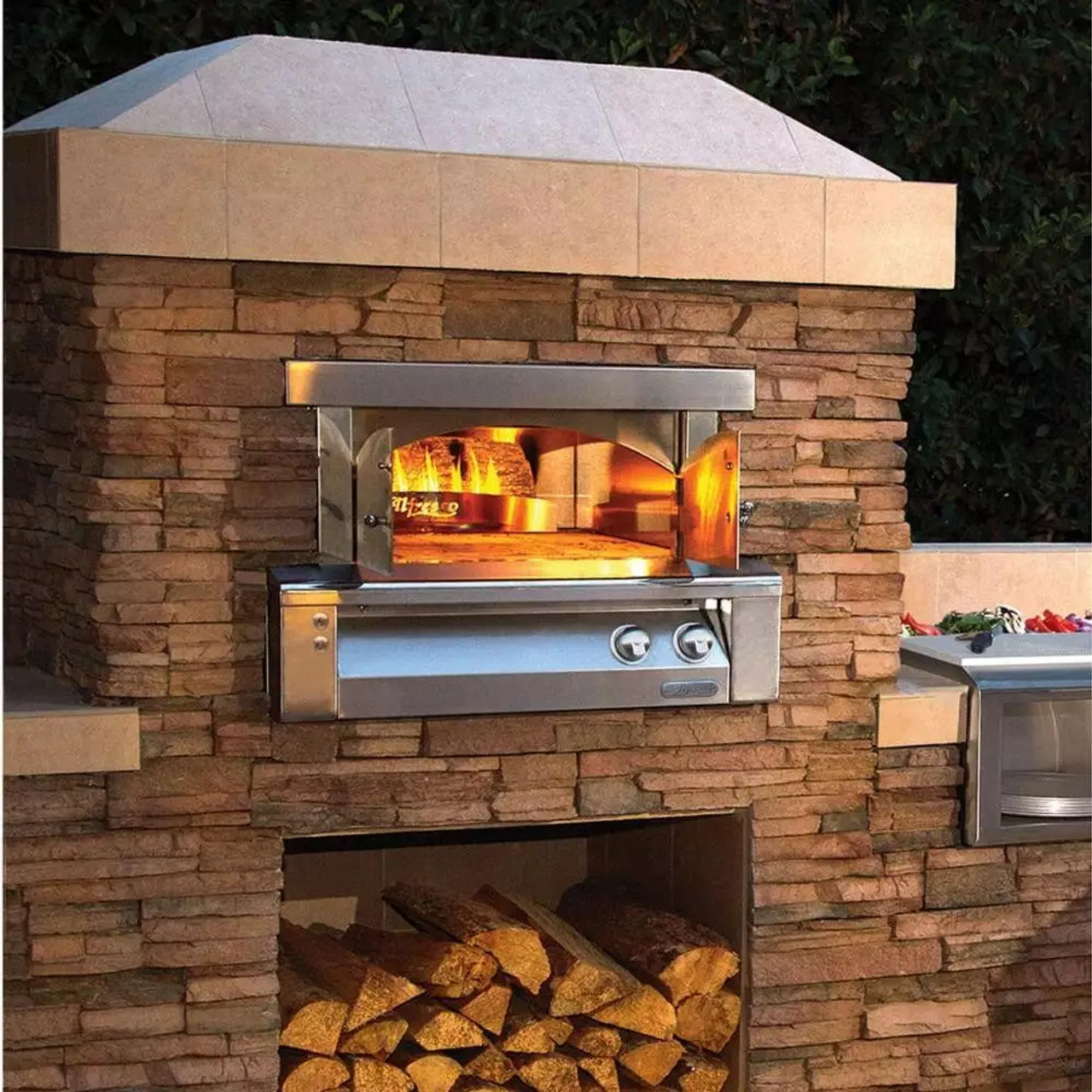 Alfresco AXEPZABING 30-Inch Built-In Natural Gas Outdoor Pizza Oven