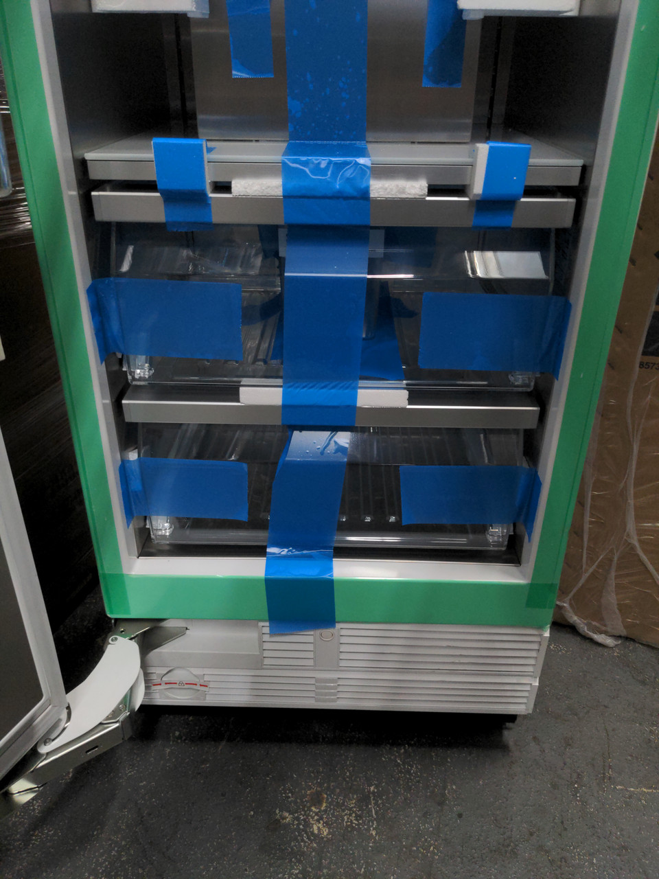 Thermador 24 Inch Wide Built In Freezer Column with Ice Maker | Scratch & Dent | 