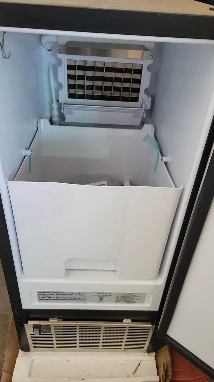 EdgeStar 15 in. 50 lbs. Built-In Ice Maker in Stainless Steel | Scratch & Dent | 