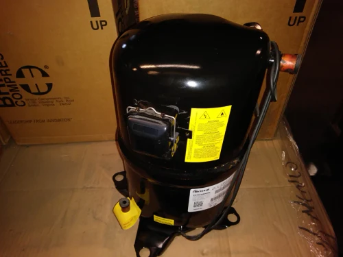 3 Ton High Temp AC/HP Benchmark Recip Compressor w/Internal Crankcase Htr 380-460/50-60/3 R-410A