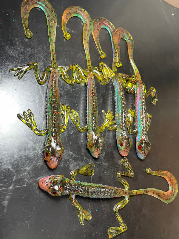 5.5" Louie The Lizard! Color: Fish on 25 count pack (Pre Order 2-3 Weeks)