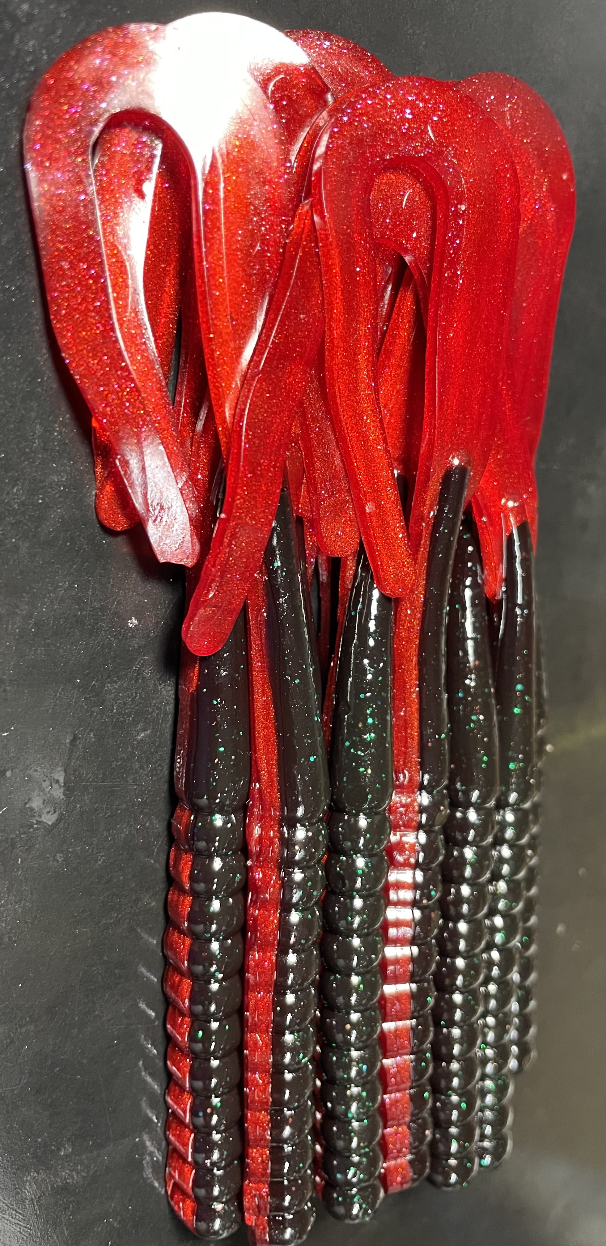 7.5 Classic Ribbon Tail Worm Color: Red Shad Green Flake 30 count pack  (Pre Order 2-3 Weeks)