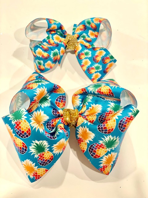 JUICY PINEAPPLES