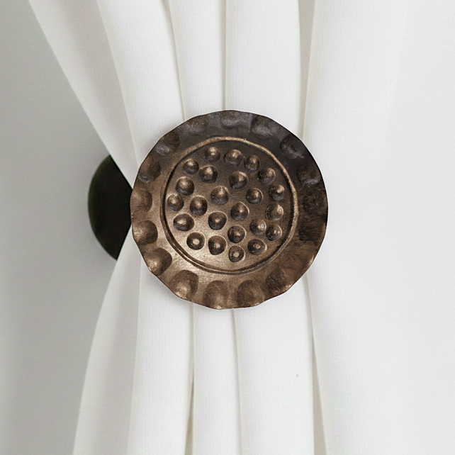 How to Choose the Right Size Drapery Medallion for Your Window (2026)