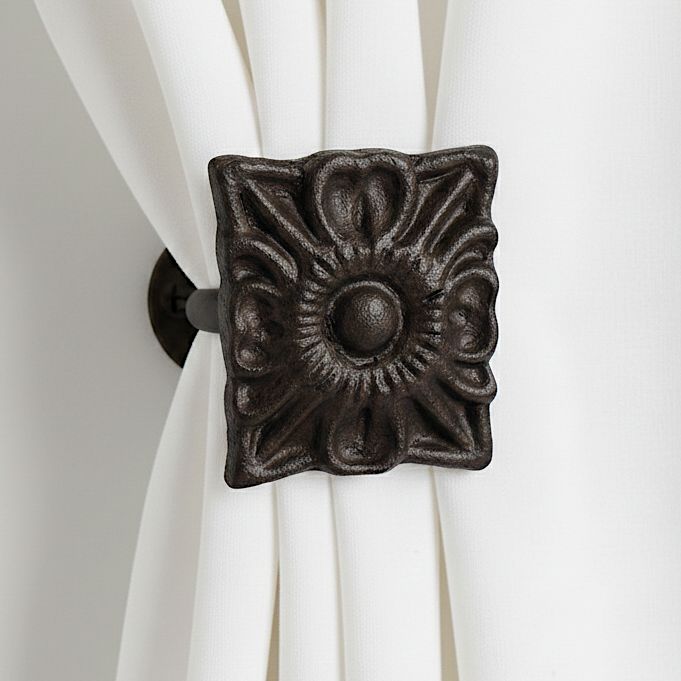 Regency Glamour and Classical Symmetric Window Styling