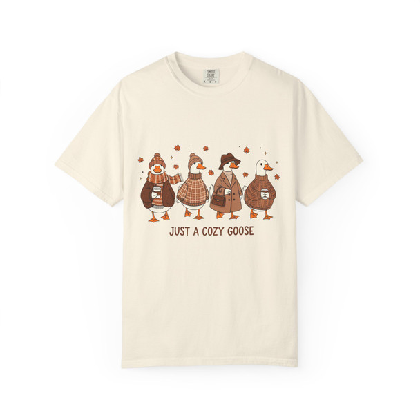Cozy Goose Graphic T-shirt, Unisex Relaxed Fit Tee, Cute Animal Gift, Autumn Apparel, Seasonal Wear, Comfy Casual Style