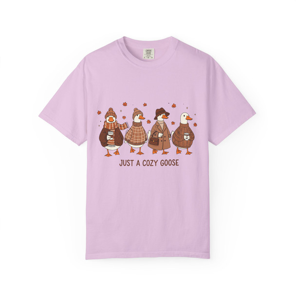 Cozy Goose Graphic T-shirt, Unisex Relaxed Fit Tee, Cute Animal Gift, Autumn Apparel, Seasonal Wear, Comfy Casual Style