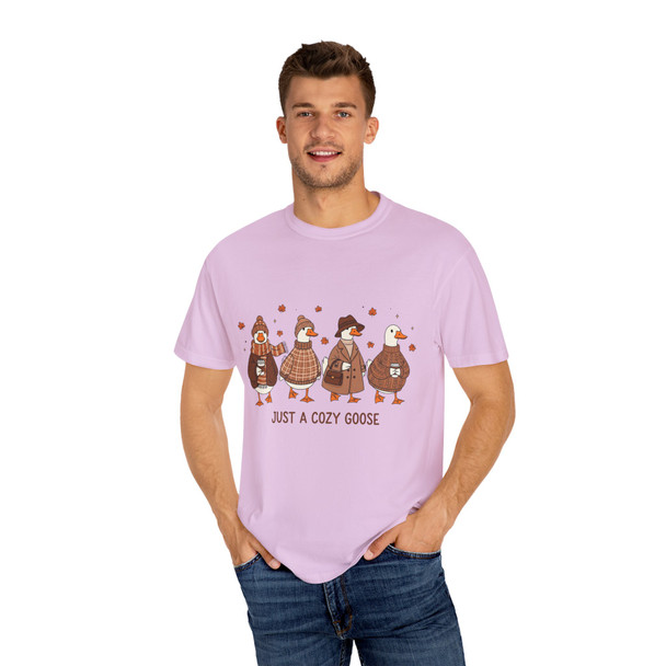 Cozy Goose Graphic T-shirt, Unisex Relaxed Fit Tee, Cute Animal Gift, Autumn Apparel, Seasonal Wear, Comfy Casual Style