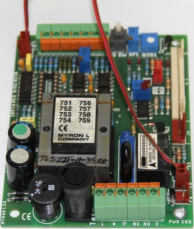 Myron L 757II Circuit Board Analog Monitor/controller