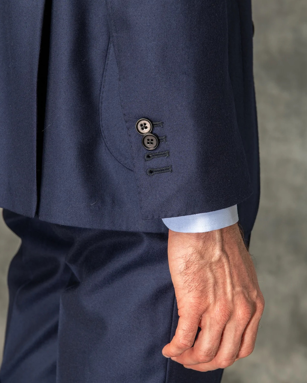 86万 ブリオーニ Super150’s wool100% 濃紺 スーツ 54 86万 ブリオーニ Super150's wool100% 濃紺 スーツ 54