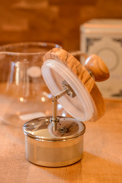 Hario - Teaor Pull Up Tea Maker W/ Olive Wood