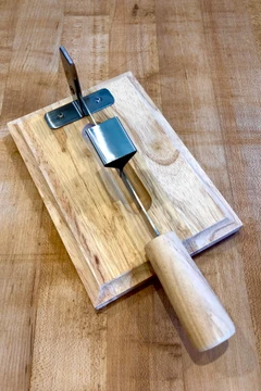 Clam Shucker