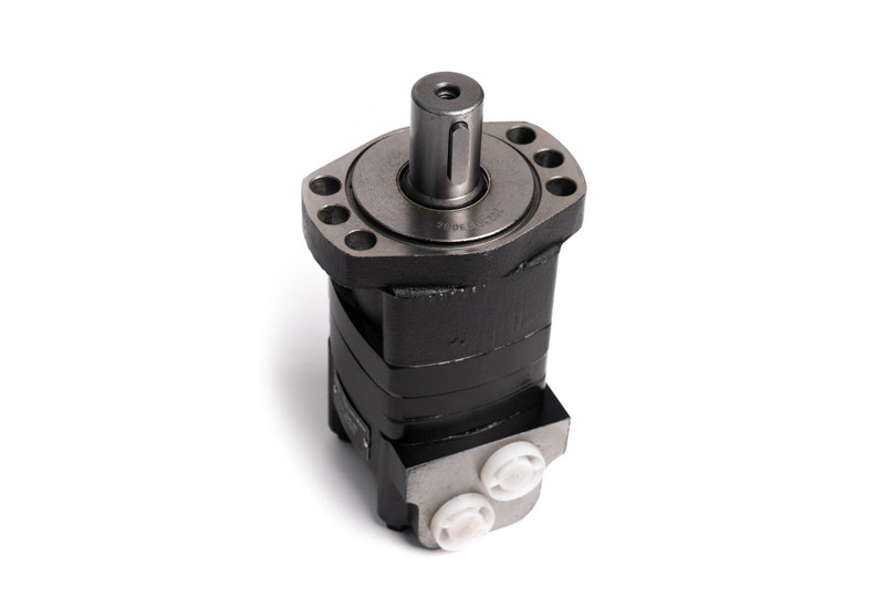 BM5 Hydraulic Motor: 7.62 CID, 1" Straight Parallel Key Shaft, 725 PSI, 2-bolt Flange, Staggered SAE 10 Ports