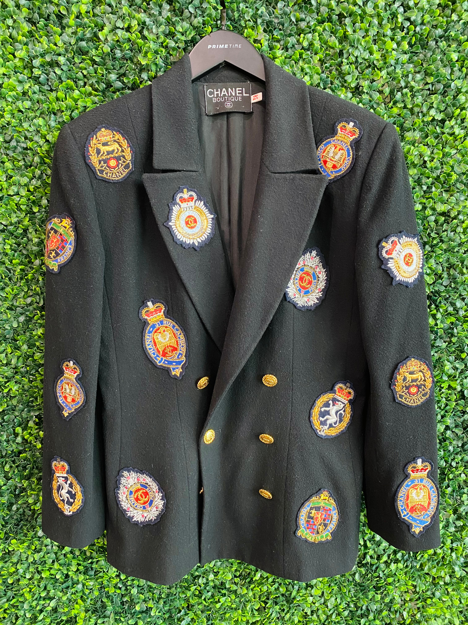 VINTAGE CHANEL PATCHES WOMEN'S SUIT JACKET - Primetime