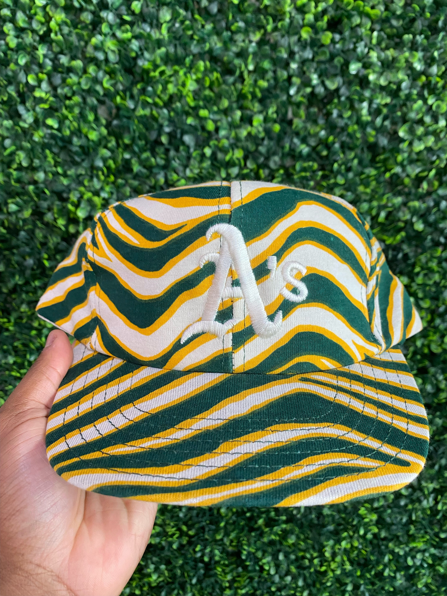 VINTAGE OAKLAND ATHLETICS TWINS ZUBAZ PRINT SNAPBACK - Primetime