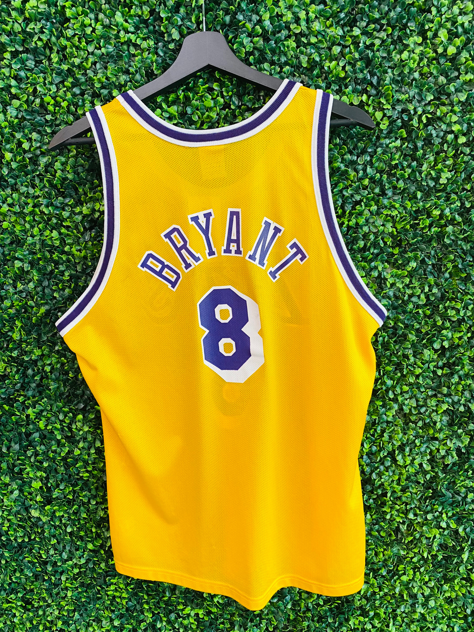 lakers yellow jersey