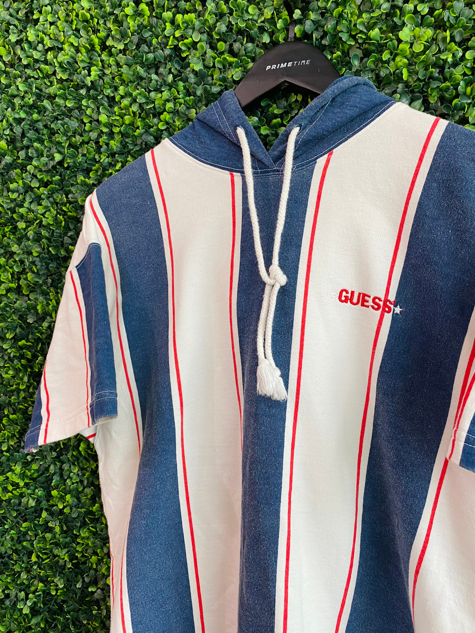 Guess striped clearance shirt outfit