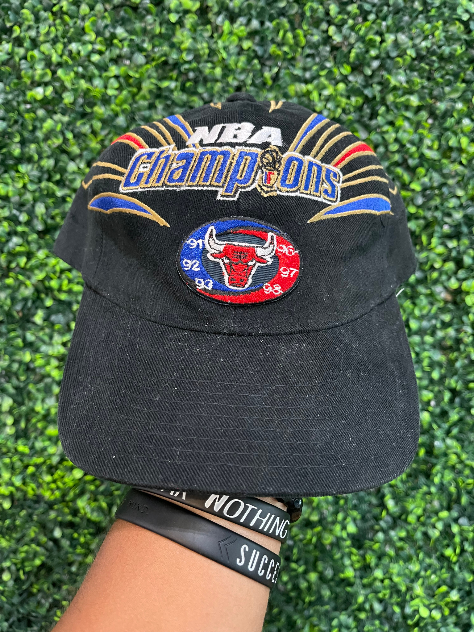 VINTAGE CHICAGO BULLS NBA CHAMPIONS VELCRO BACK HAT - Primetime