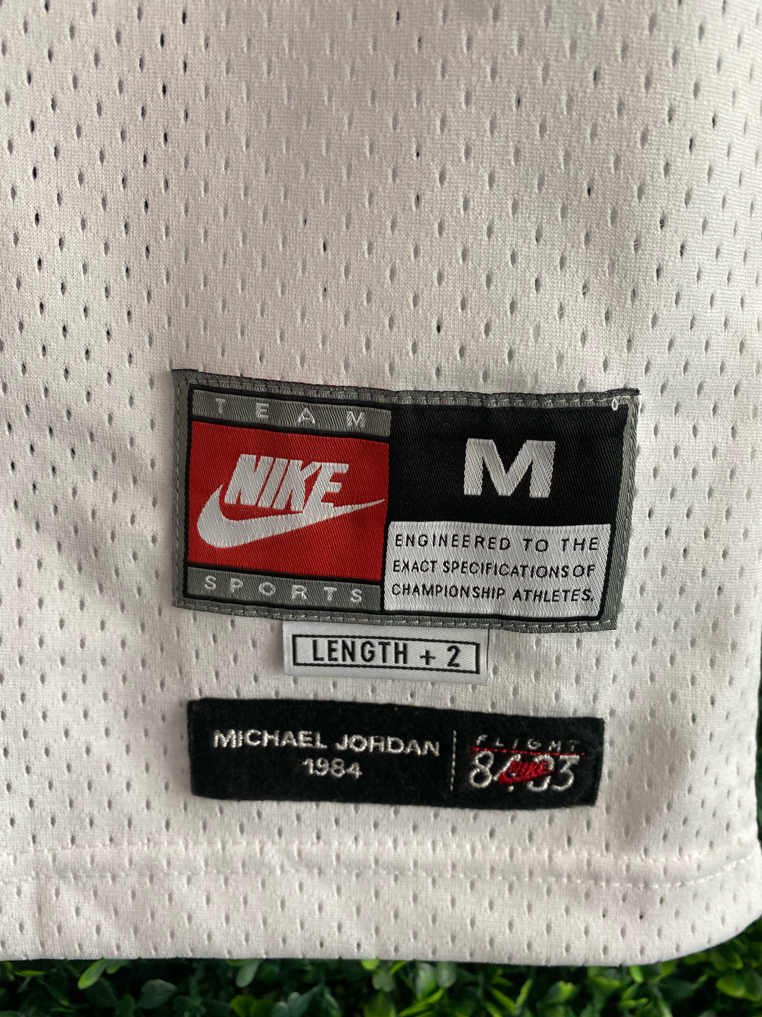 DEADSTOCK MICHAEL JORDAN CHICAGO BULLS NIKE 1984 SWINGMAN JERSEY - Primetime