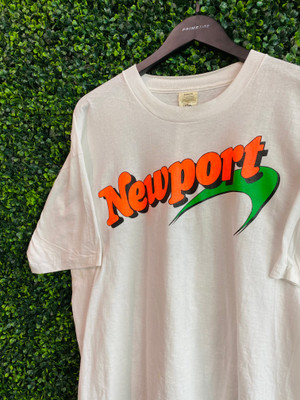 NEWPORT BOLD LOGO TEE