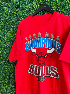Chicago Bulls Vintage NBA Champion 1996 Tshirt – ATTASTORES