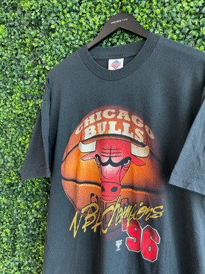 VINTAGE CHICAGO BULLS 1996 NBA CHAMPIONS LEAGUE LEADER TEE