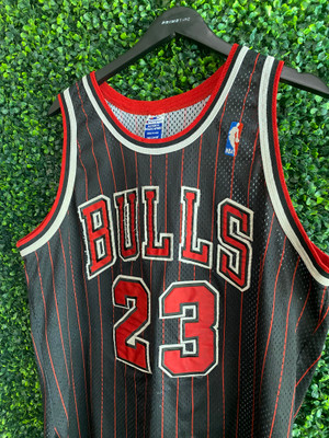 VINTAGE MICHAEL JORDAN CHICAGO BULLS CHAMPION JERSEY - Primetime